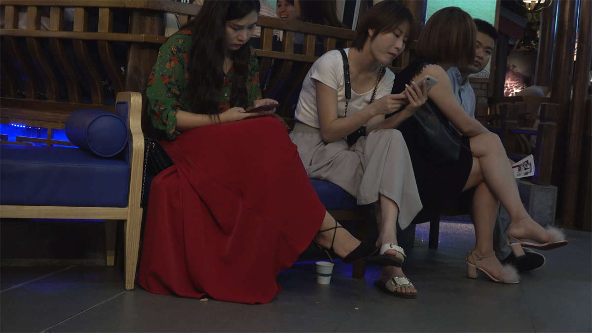 图片[2]-斯文的短发漂亮美女-日更街拍