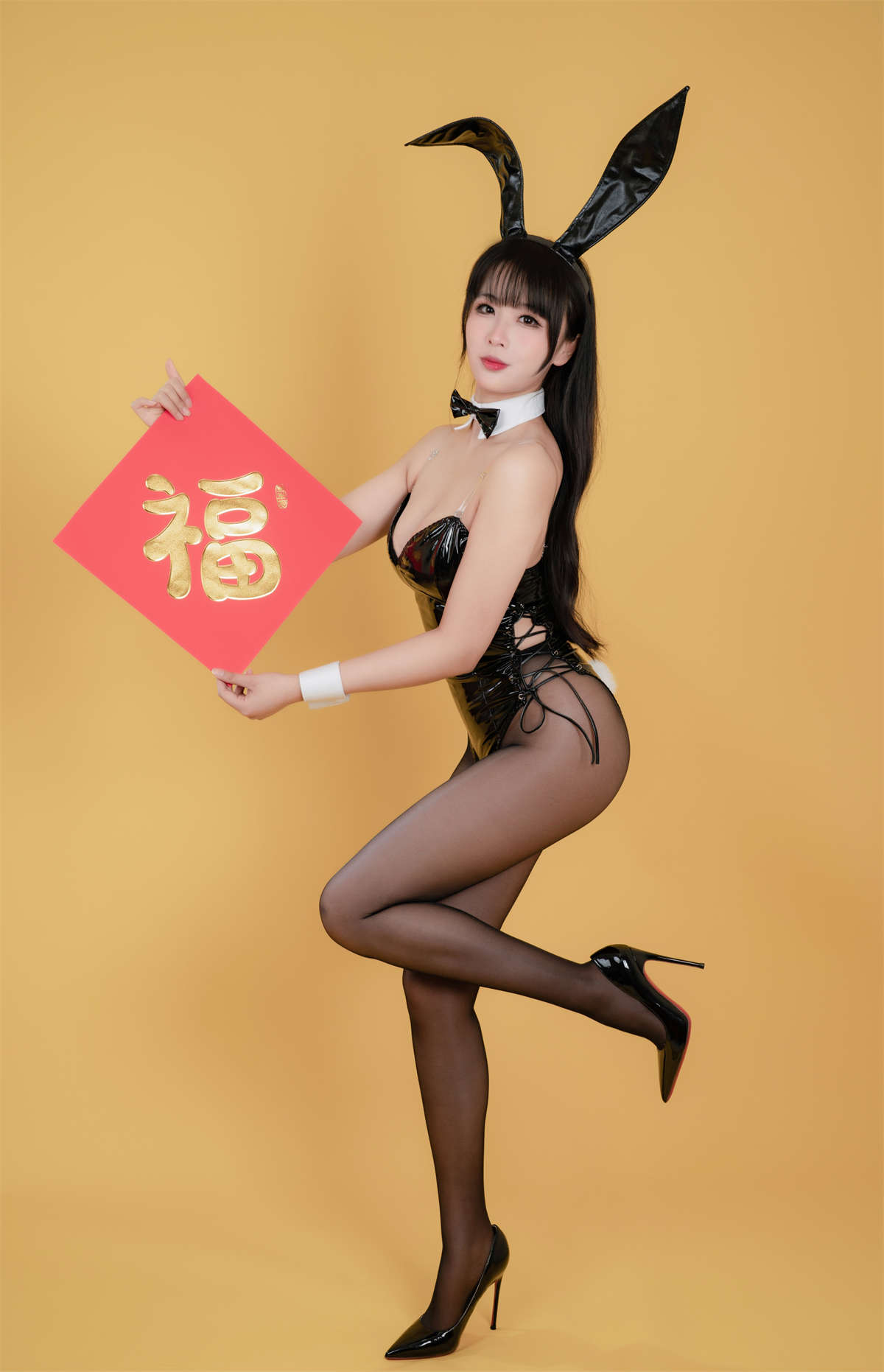 轩萧学姐NO.045 新春福兔 黑兔女郎-日更街拍