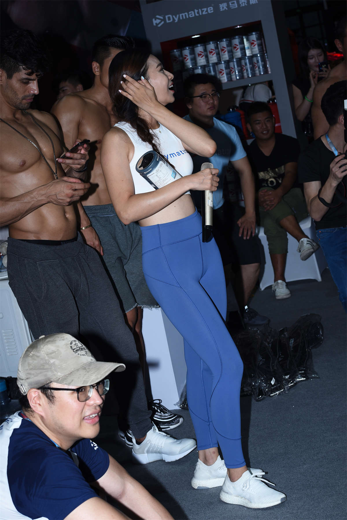 【咔喳赛贴】曲线出众的主持人-日更街拍