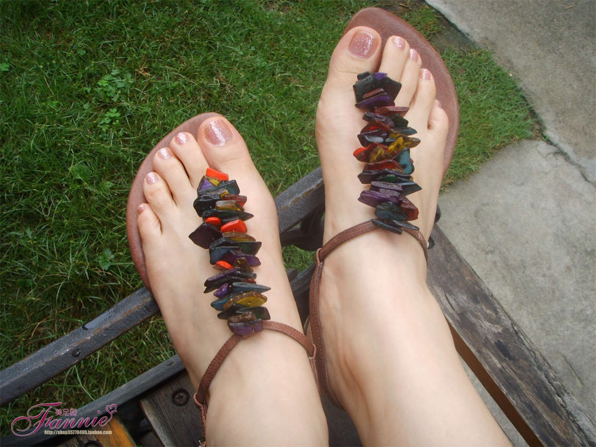 图片[2]-Fannie芬妮美足园NO.859 风起时 勾起无限春光（裸足）-日更街拍