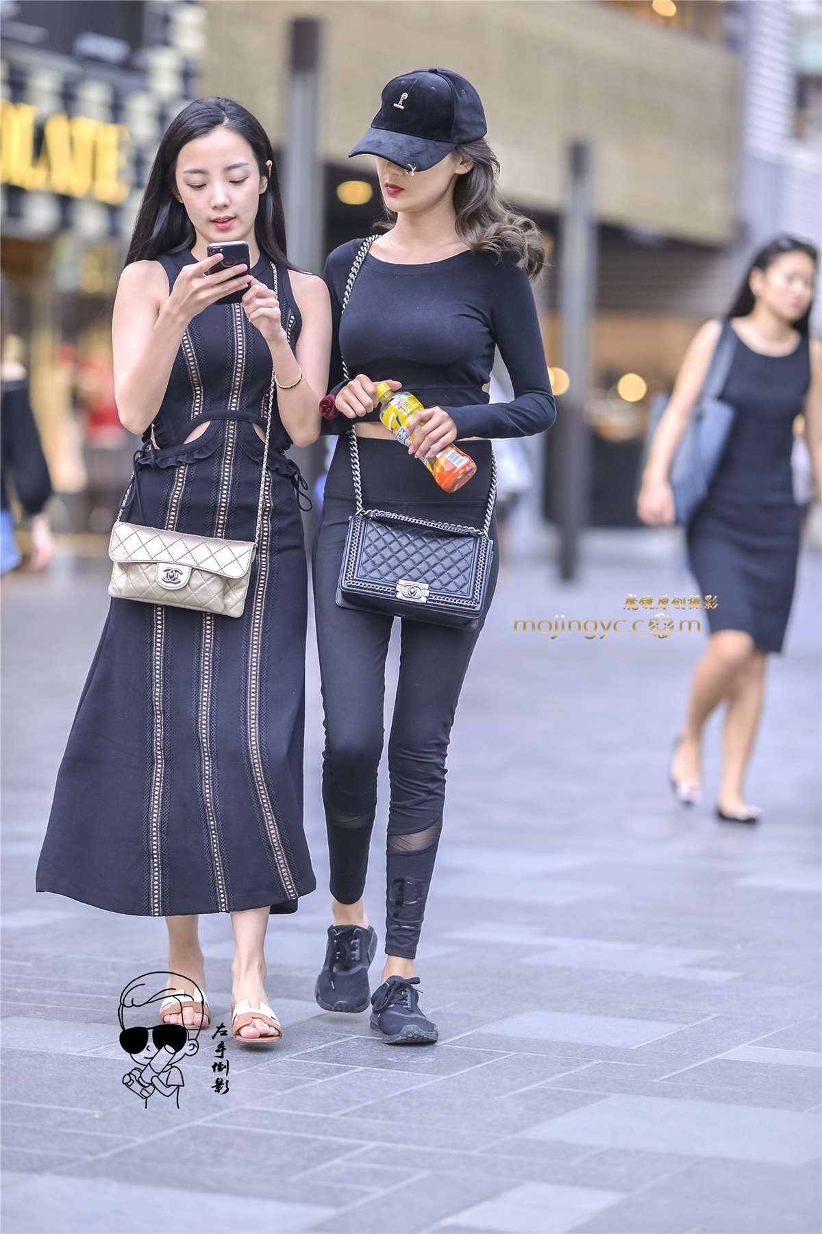 身材魔鬼小黑妹-日更街拍