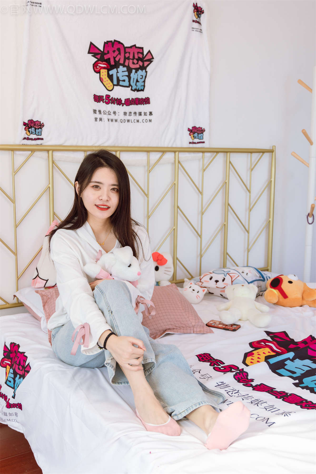 物恋传媒 NO.992 然然-粉色回忆-日更街拍