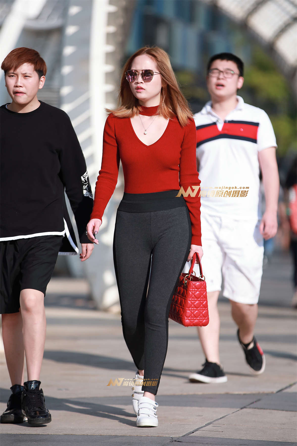 紧身裤，运动鞋-日更街拍