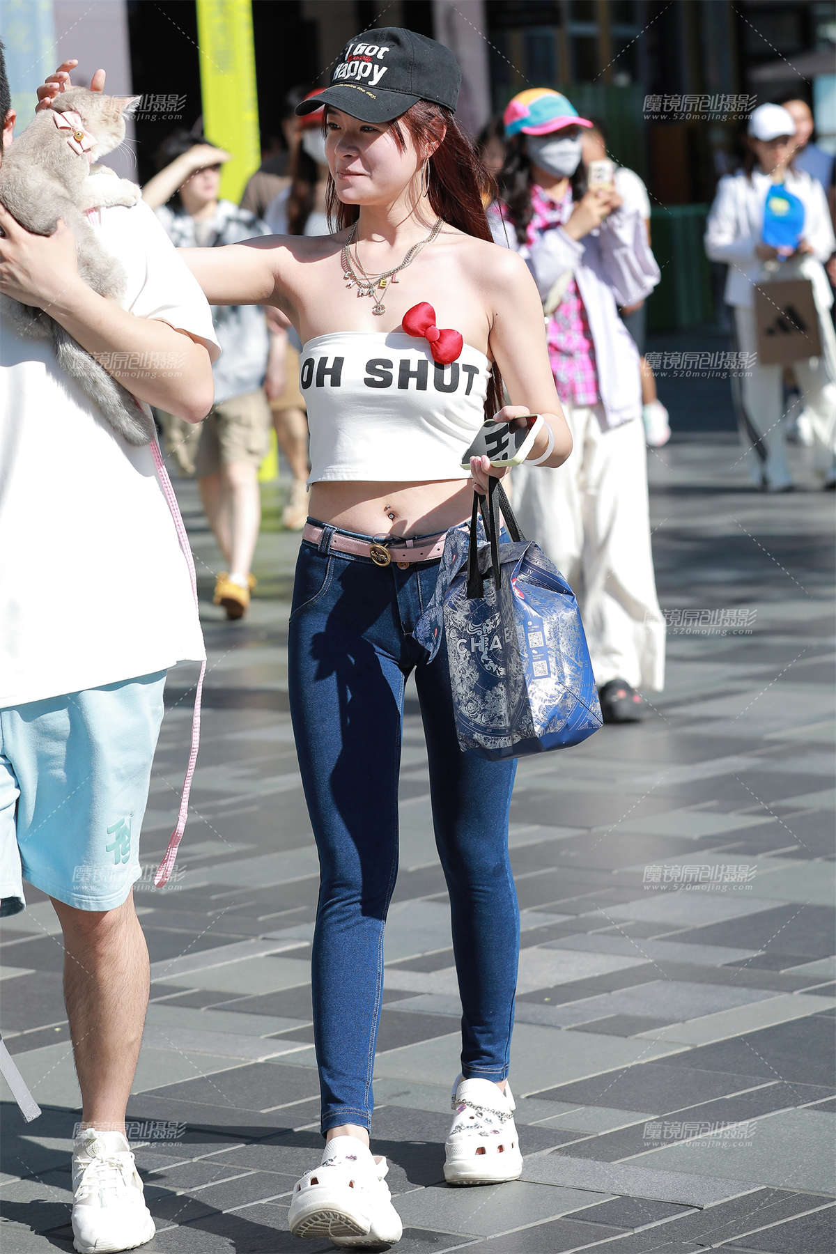 图片[2]-蓝色牛仔裤美女-日更街拍