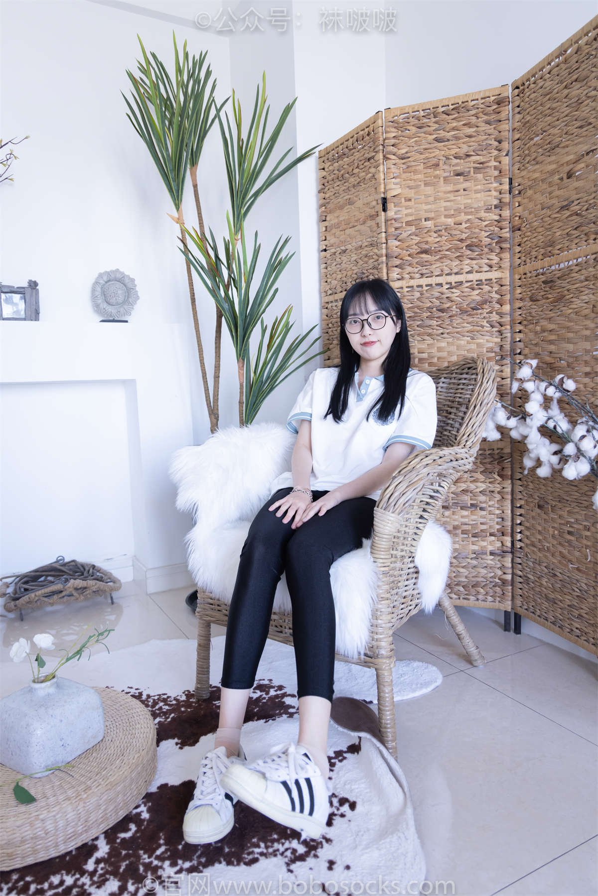 图片[2]-袜啵啵 No.044 稚予-贝壳头、匡威帆布鞋、短肉丝（脚尖加…-日更街拍