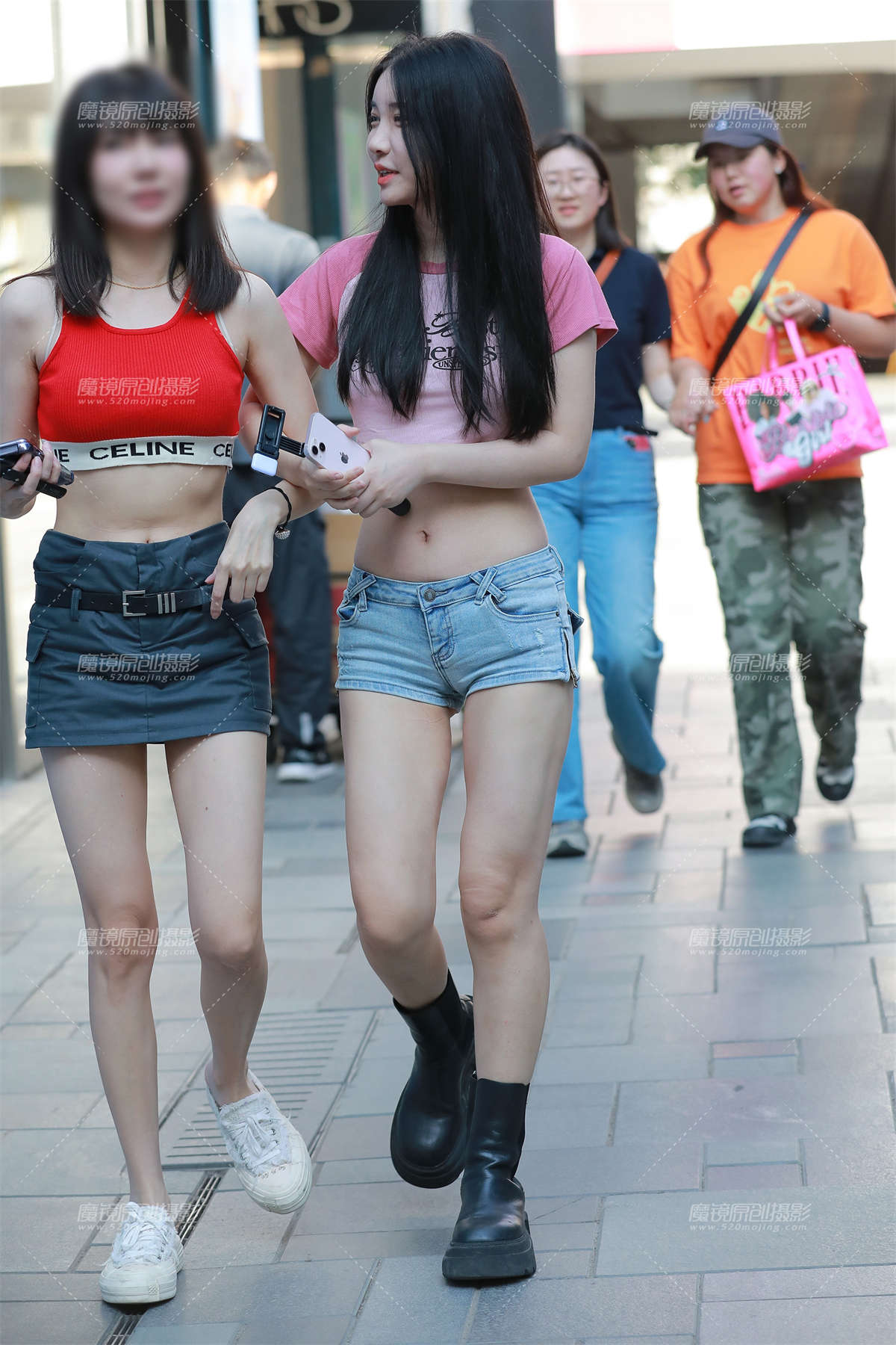 图片[2]-【玻璃街拍】热裤美眉-日更街拍