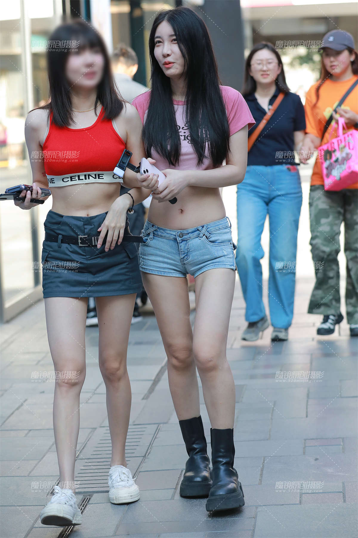 【玻璃街拍】热裤美眉-日更街拍