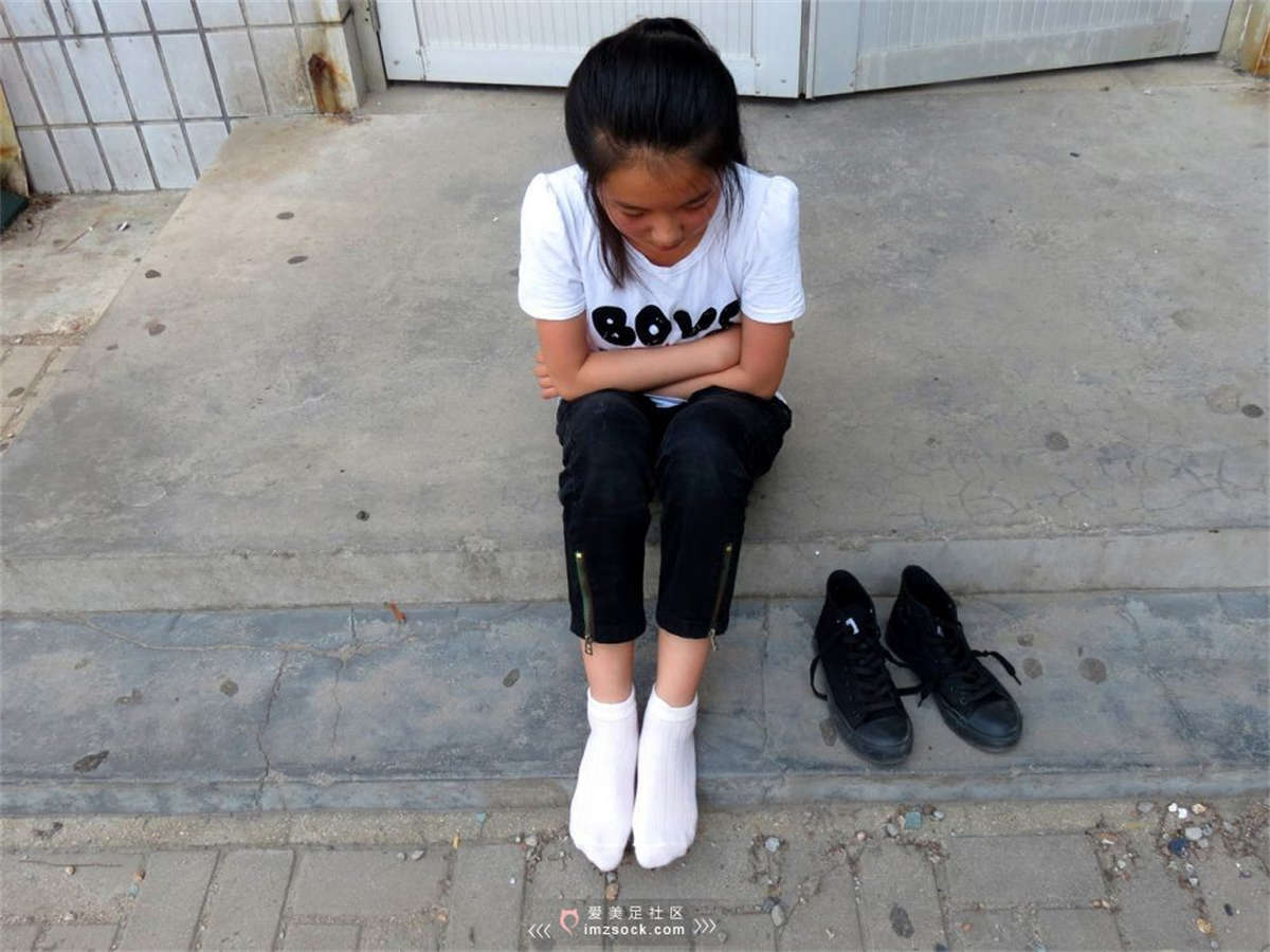 图片[2]-MZSOCK-2018 No.238 萌萌哒棉袜小萝莉嫩嫩的小脚丫 【第二季】-日更街拍