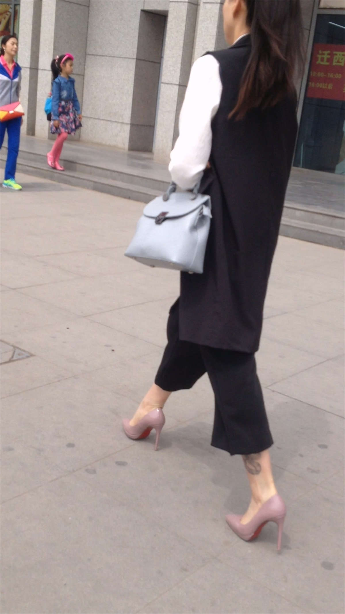 图片[2]-气质高跟鞋美女-日更街拍