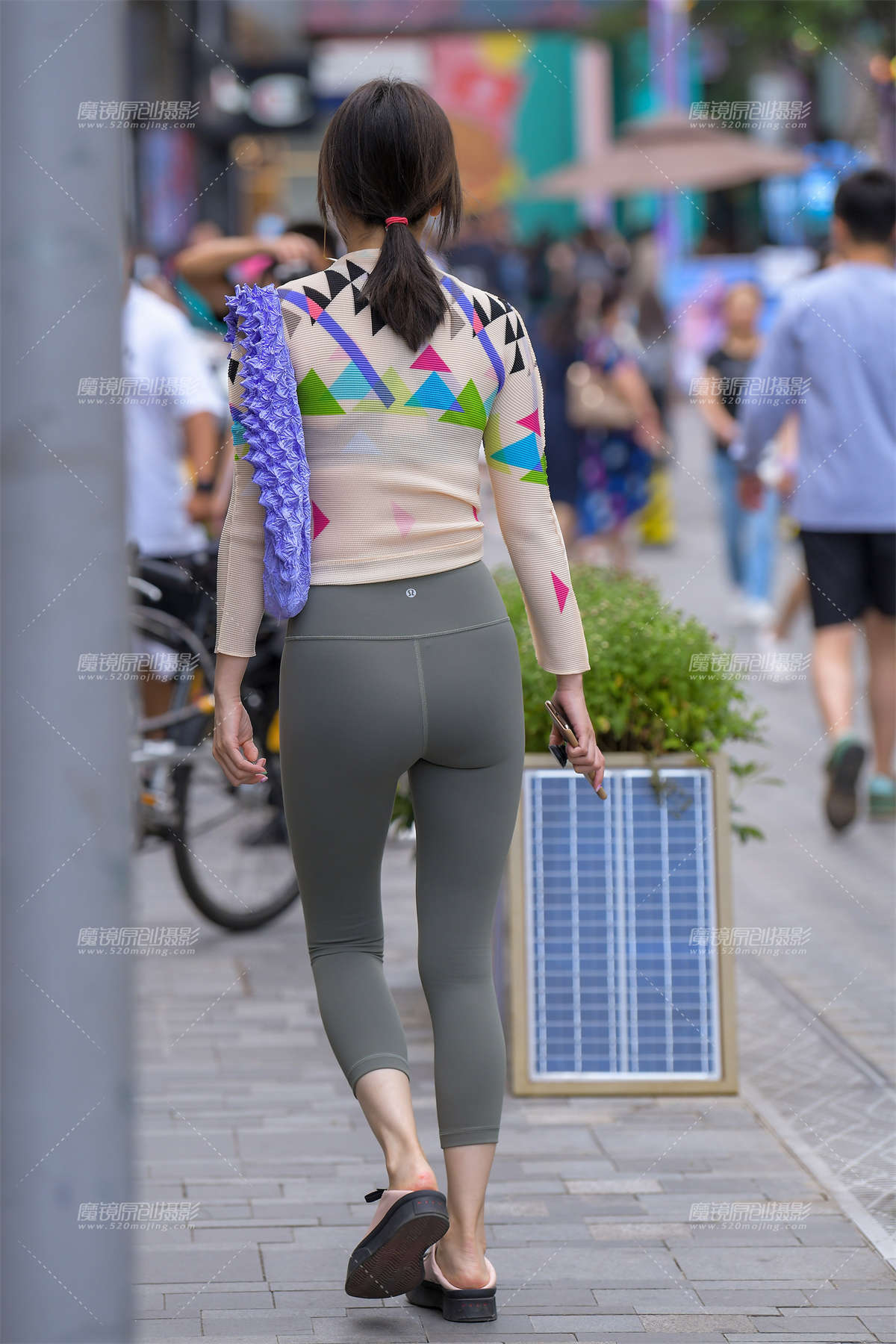 图片[2]-墨绿瑜珈裤-日更街拍