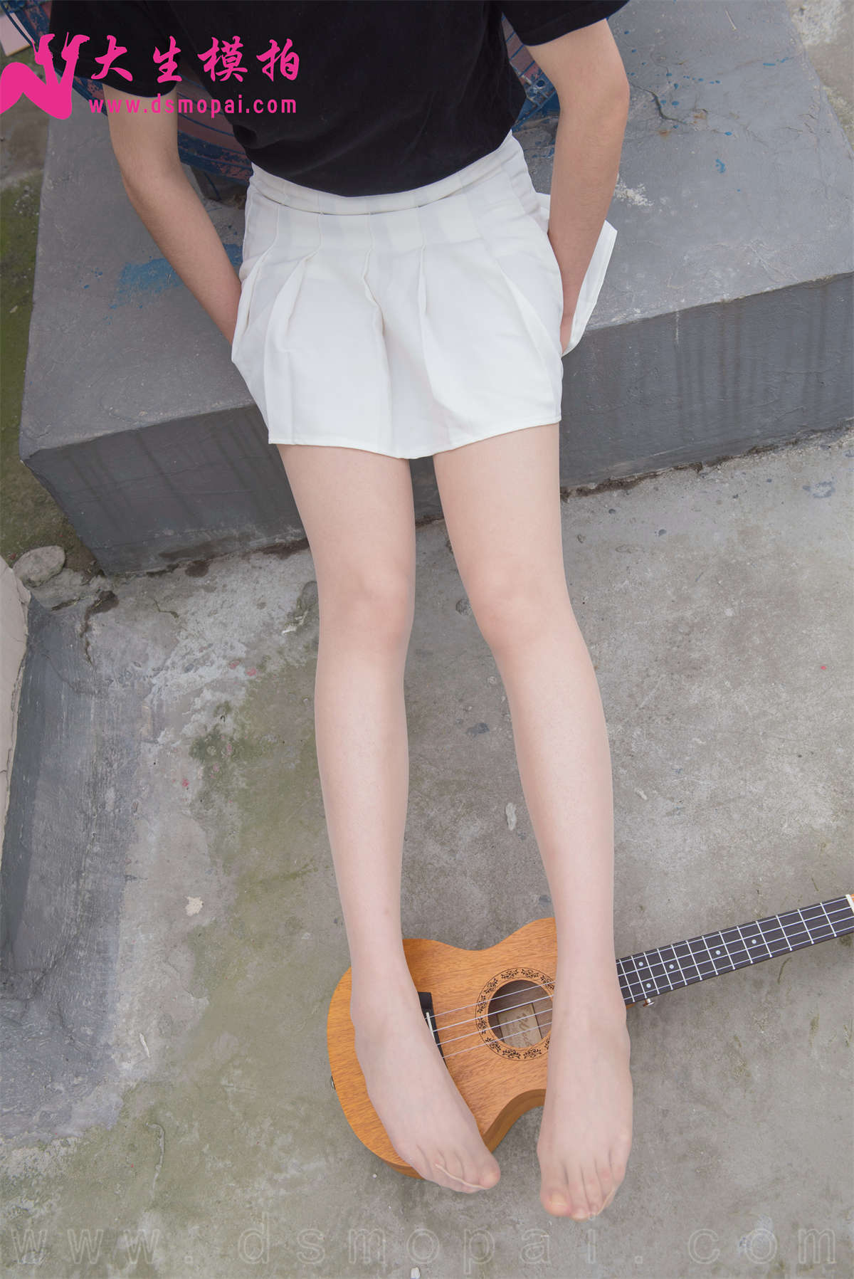 图片[2]-大生模拍 一元区 天台长筒袜-日更街拍