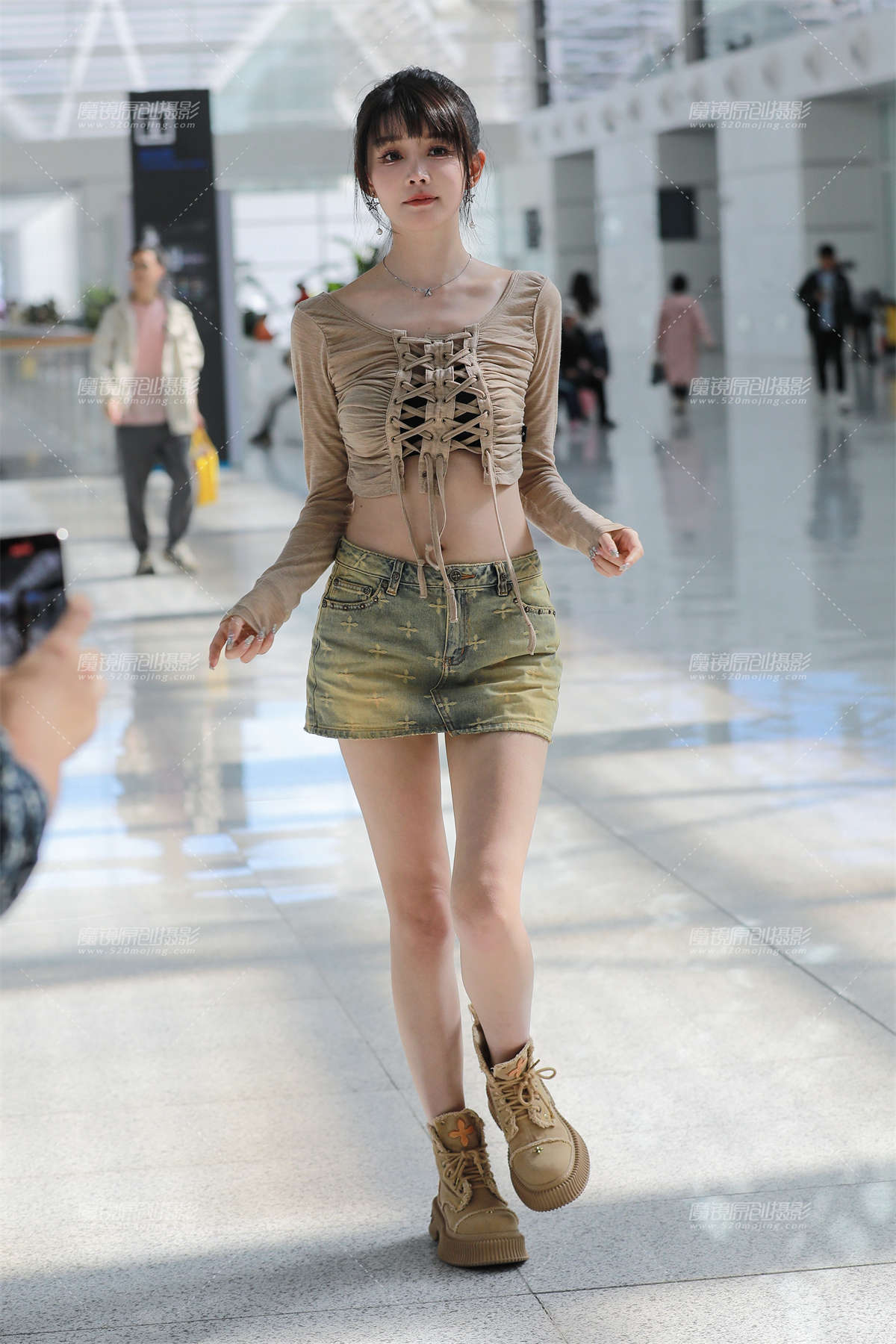 图片[2]-牛仔短裙大长腿-日更街拍