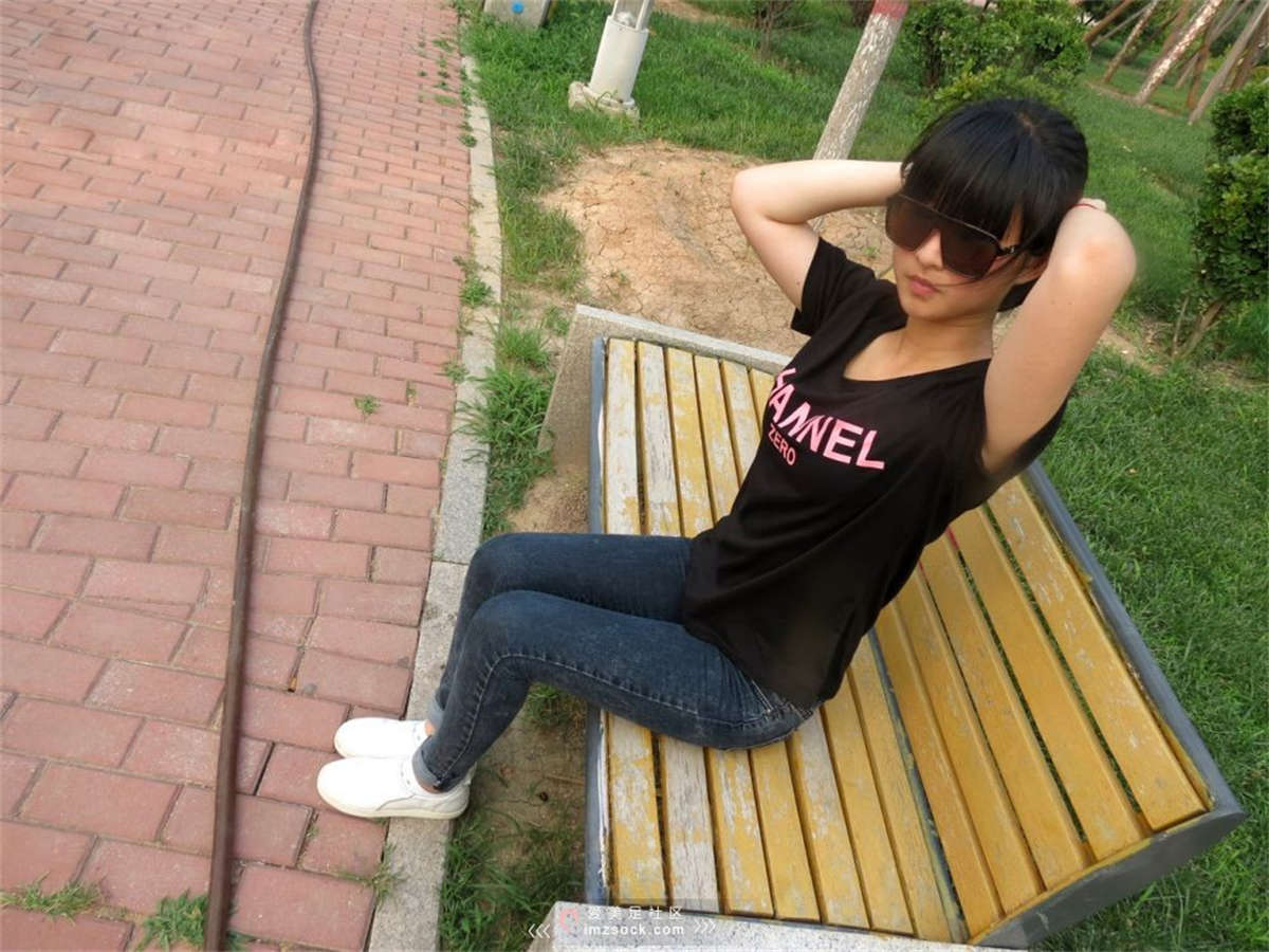 MZSOCK-2018 No.239 一个喜欢自拍的小萝莉小白鞋棉袜 【第一季】-日更街拍