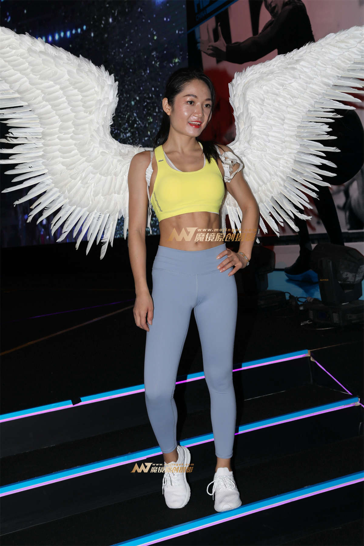 【欧阳幽明赛帖】灰色瑜伽美女天使-日更街拍