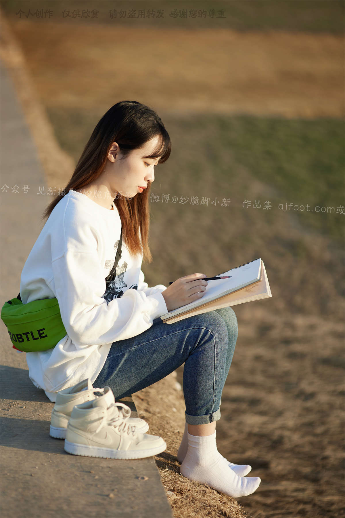 见新摄影 NO.032 追赶落日余晖的逆光少女-日更街拍