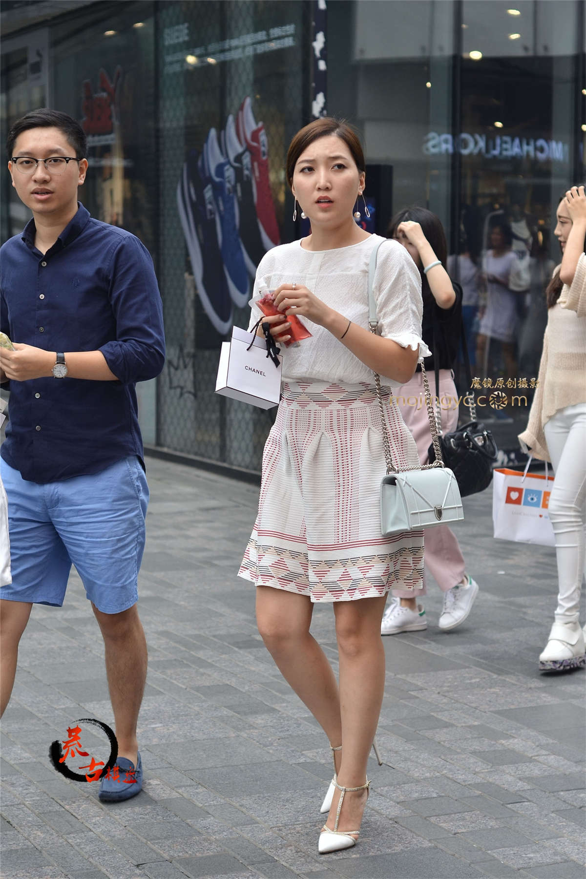 11-13 细高跟少妇-日更街拍