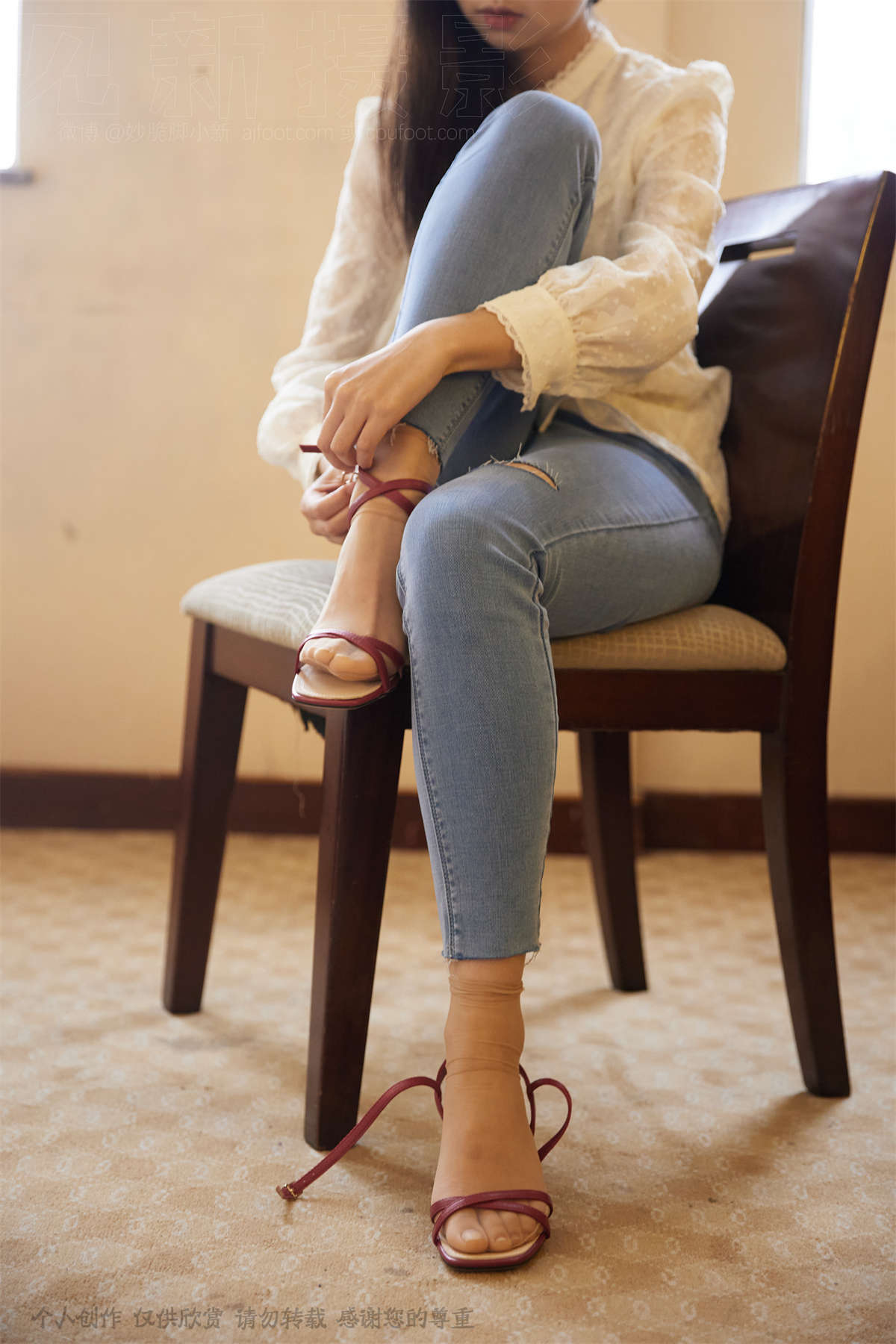 图片[2]-见新摄影 NO.034 王家卫风格红色高跟鞋，质朴的生活气-日更街拍