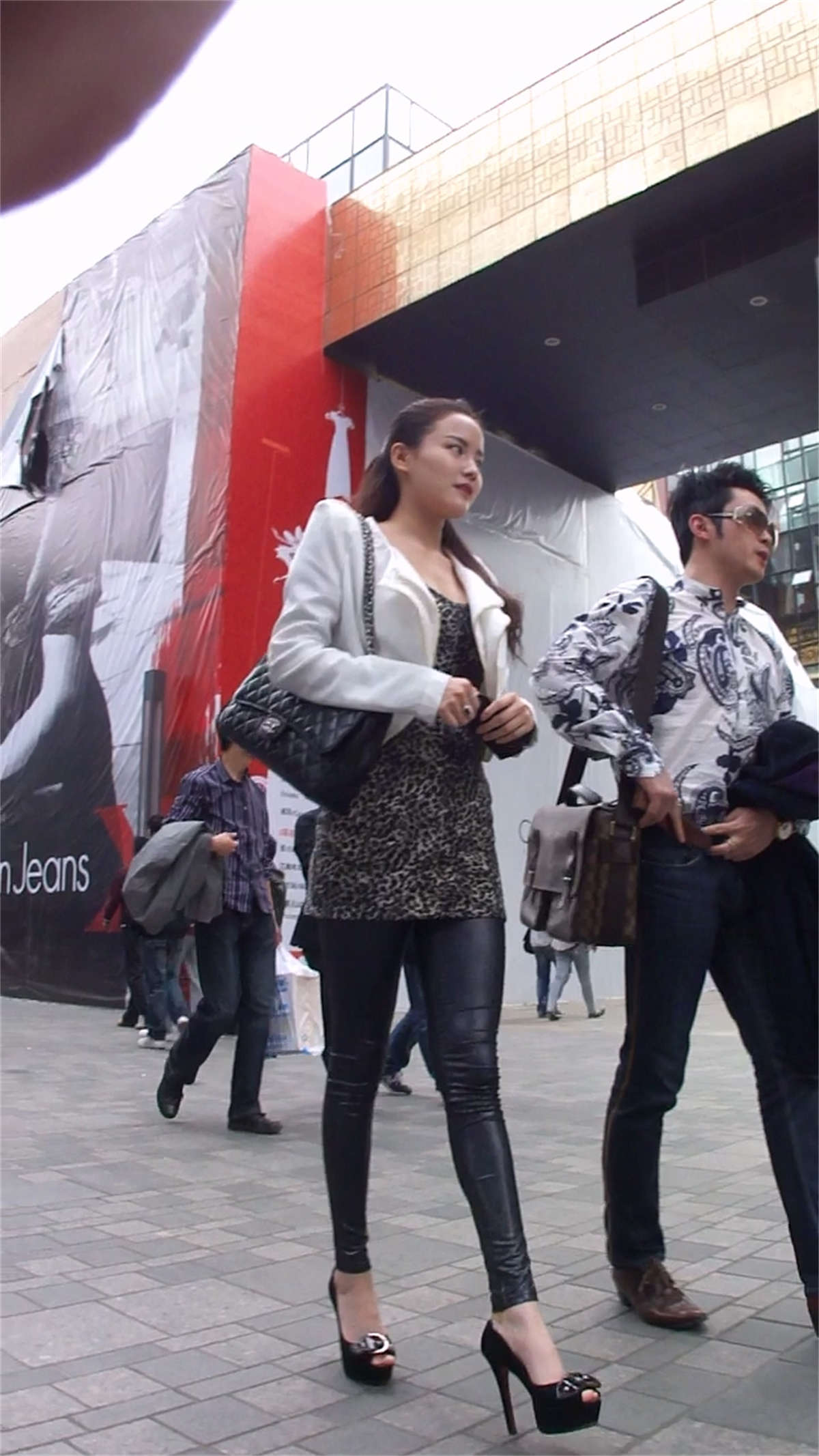 图片[2]-让人很心动的极品身材-日更街拍