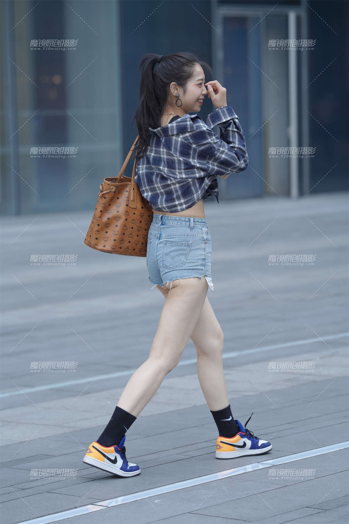 图片[2]-爱笑的女孩-日更街拍