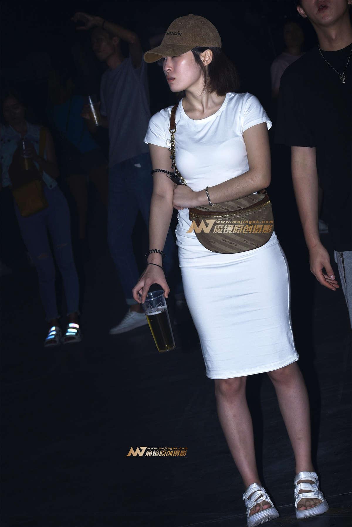 【咔喳赛贴】显得无精打采-日更街拍