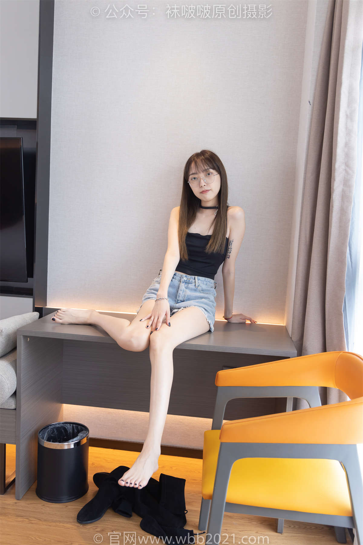 袜啵啵 No.291 稚予-长靴、板鞋、白棉袜、黑棉袜、裸足（黑色美甲）花絮版-日更街拍