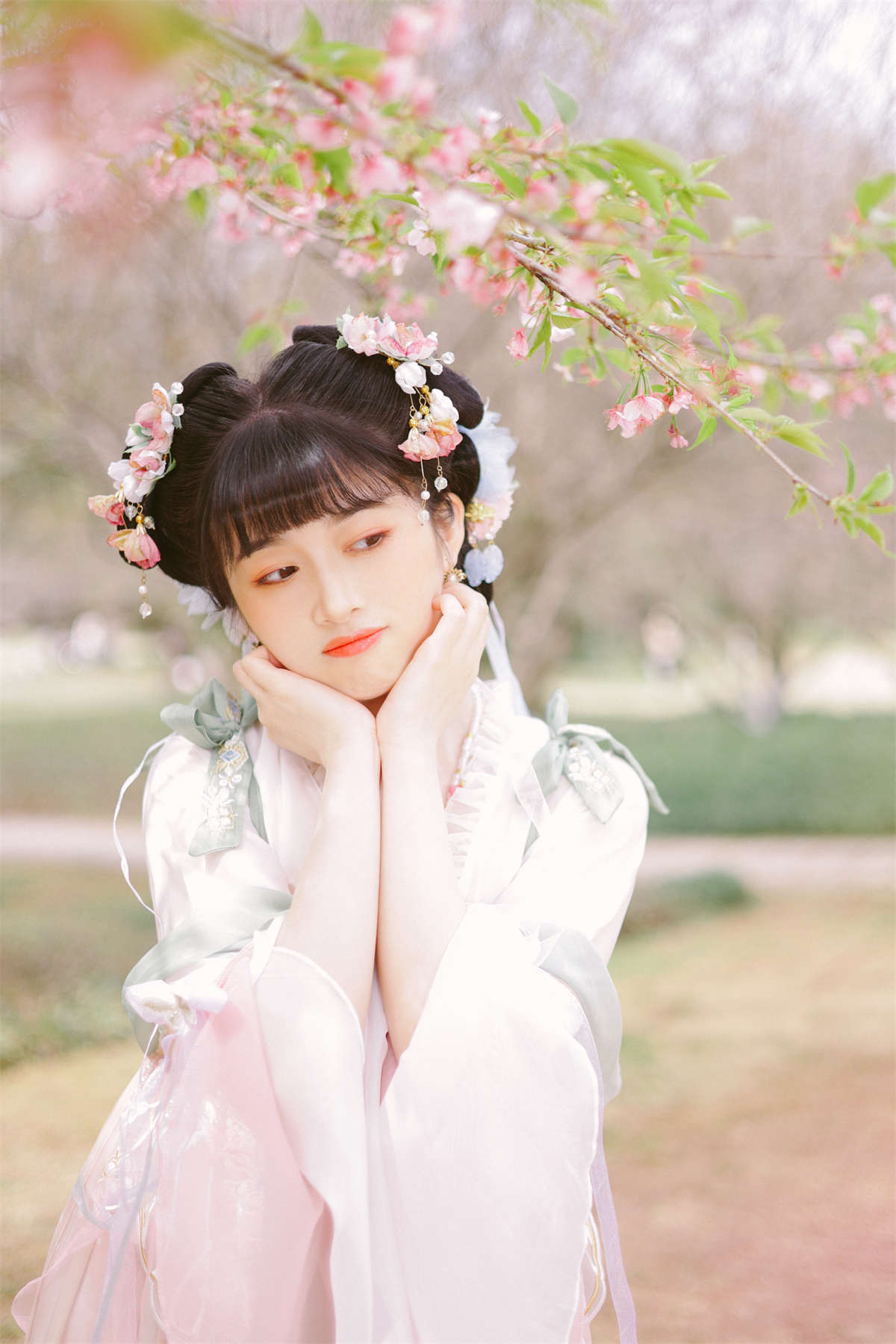 YITUYU艺图语 2023.05.25 少女与樱花 breezyzm-日更街拍