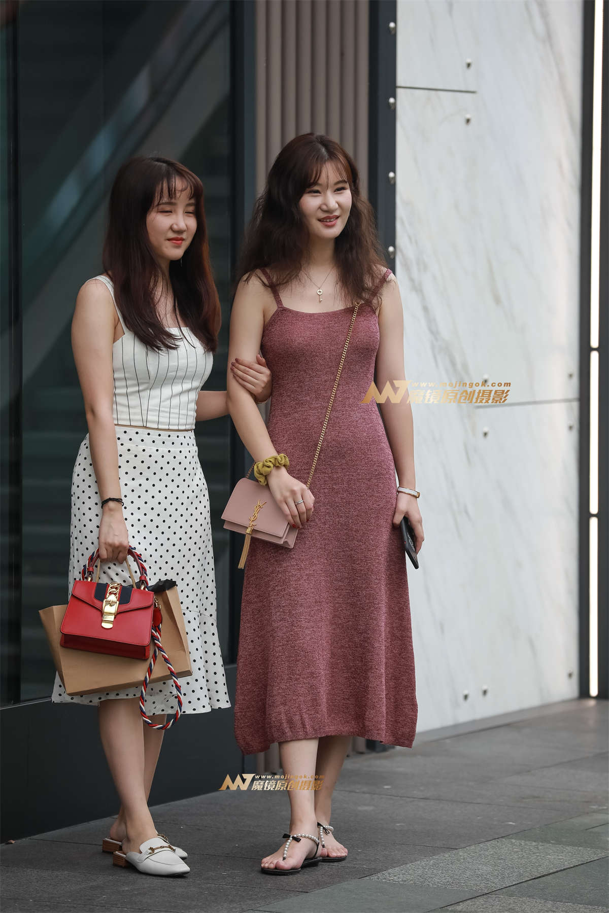 【凯恩赛帖】爱拍照的女孩 笑的真甜-日更街拍