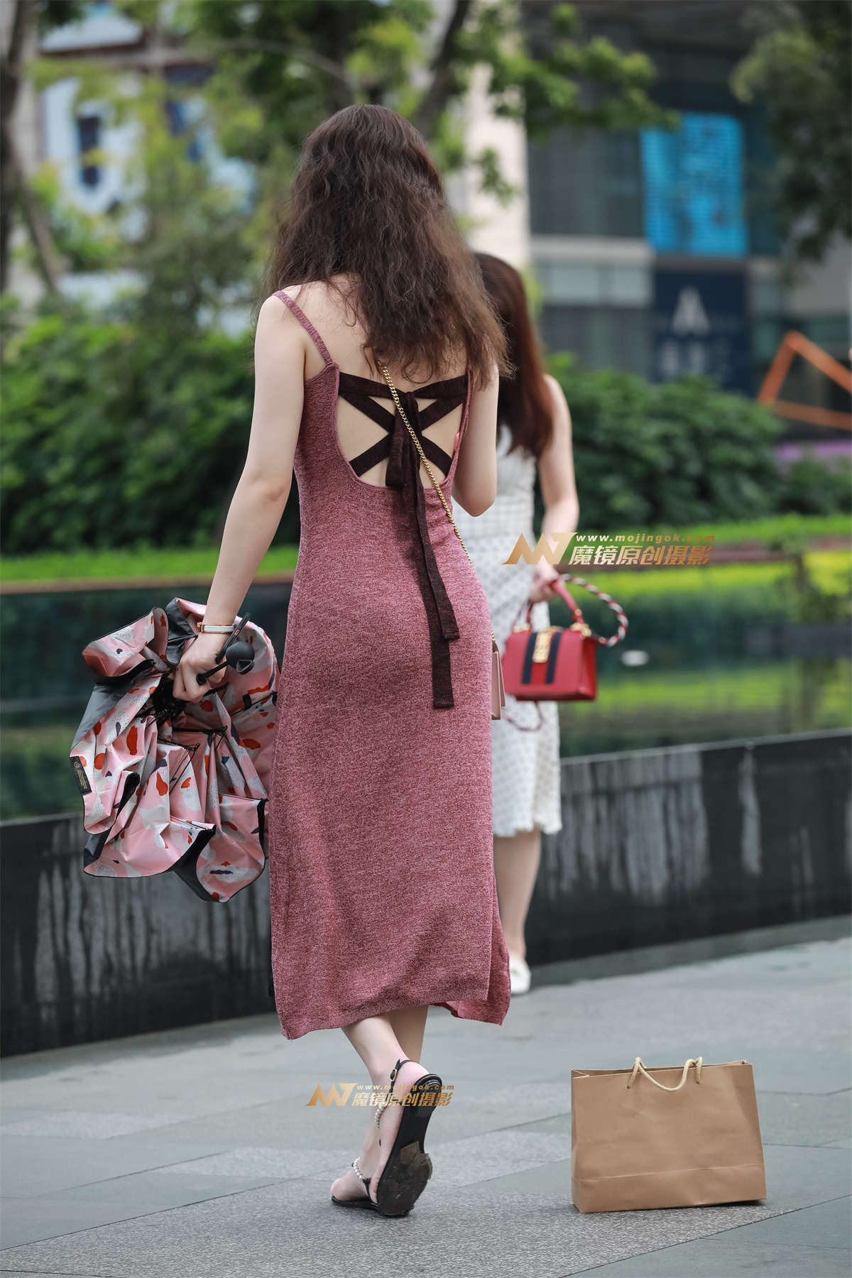 图片[2]-【凯恩赛帖】爱拍照的女孩 笑的真甜-日更街拍