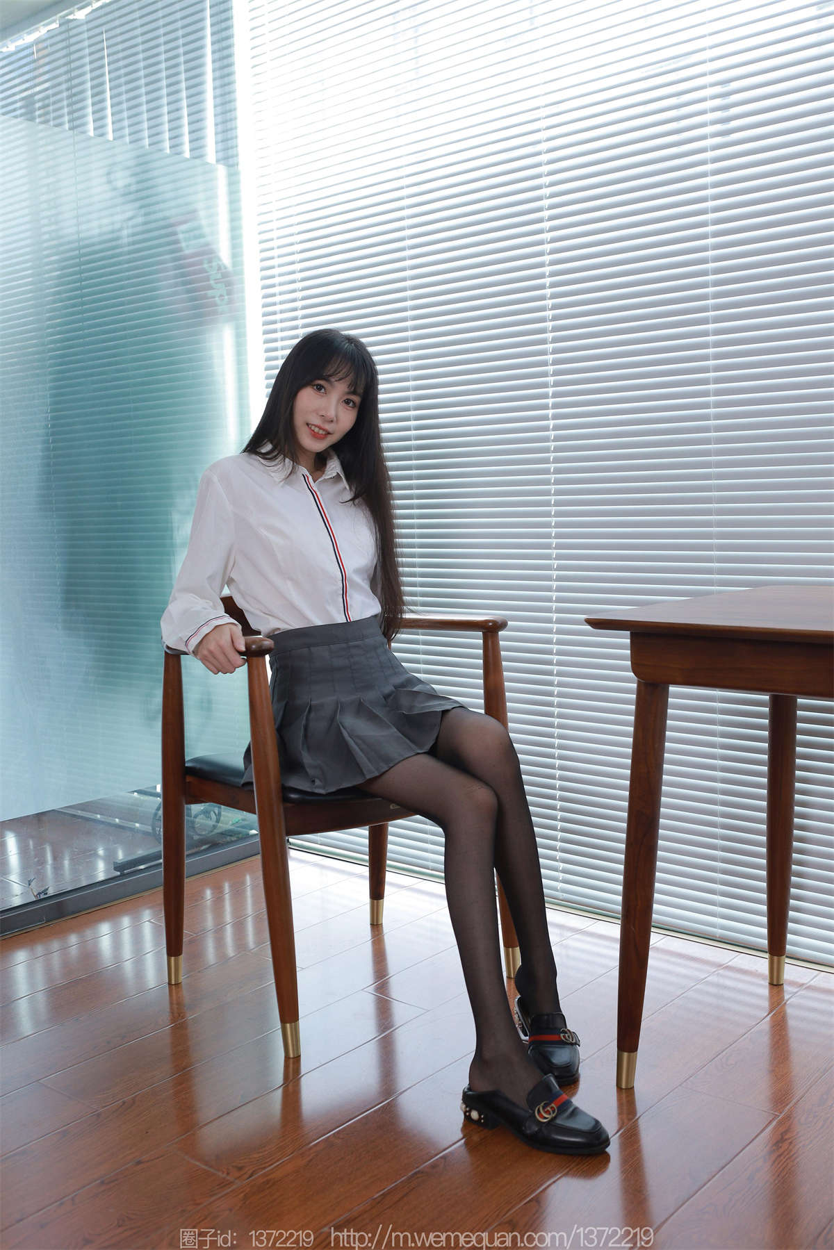 IESS异思趣向 2023.09.18 丝享家1536：团团 长腿百褶裙-日更街拍