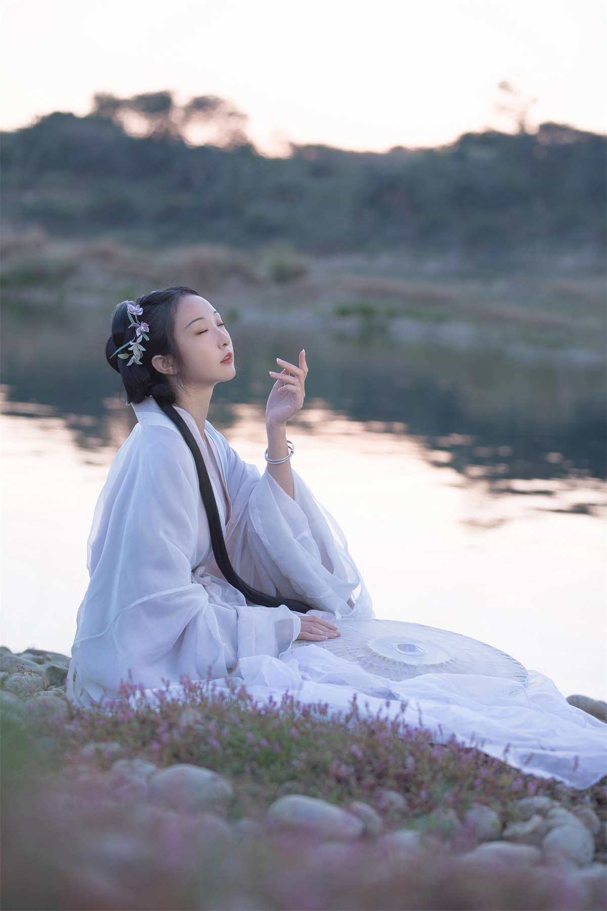 YITUYU艺图语 2023.04.28 松月夜凉 丸子有只猫-日更街拍