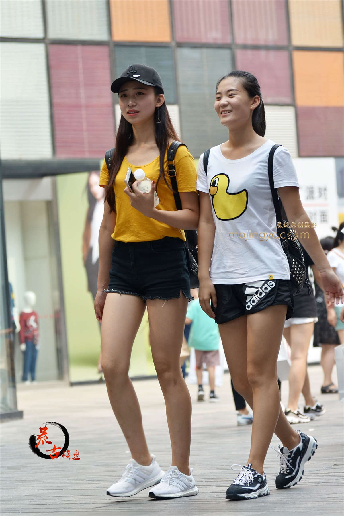 9-21 热裤两姐妹-日更街拍