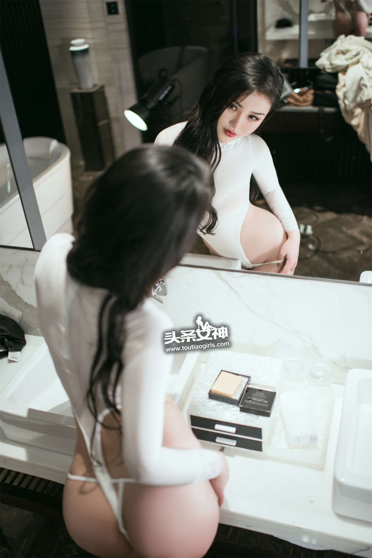 TouTiao头条女神 2017.02.09 陈宇曦 白色泳衣诱惑巨臀插图1