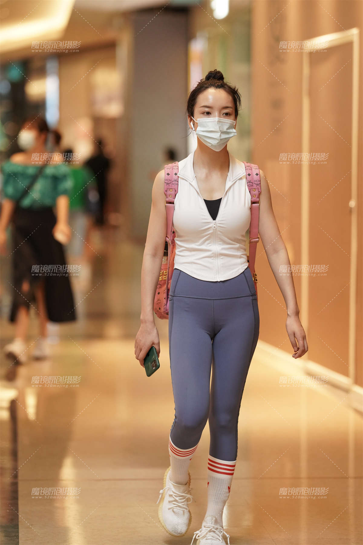 逛街偶遇瑜伽小妹-日更街拍