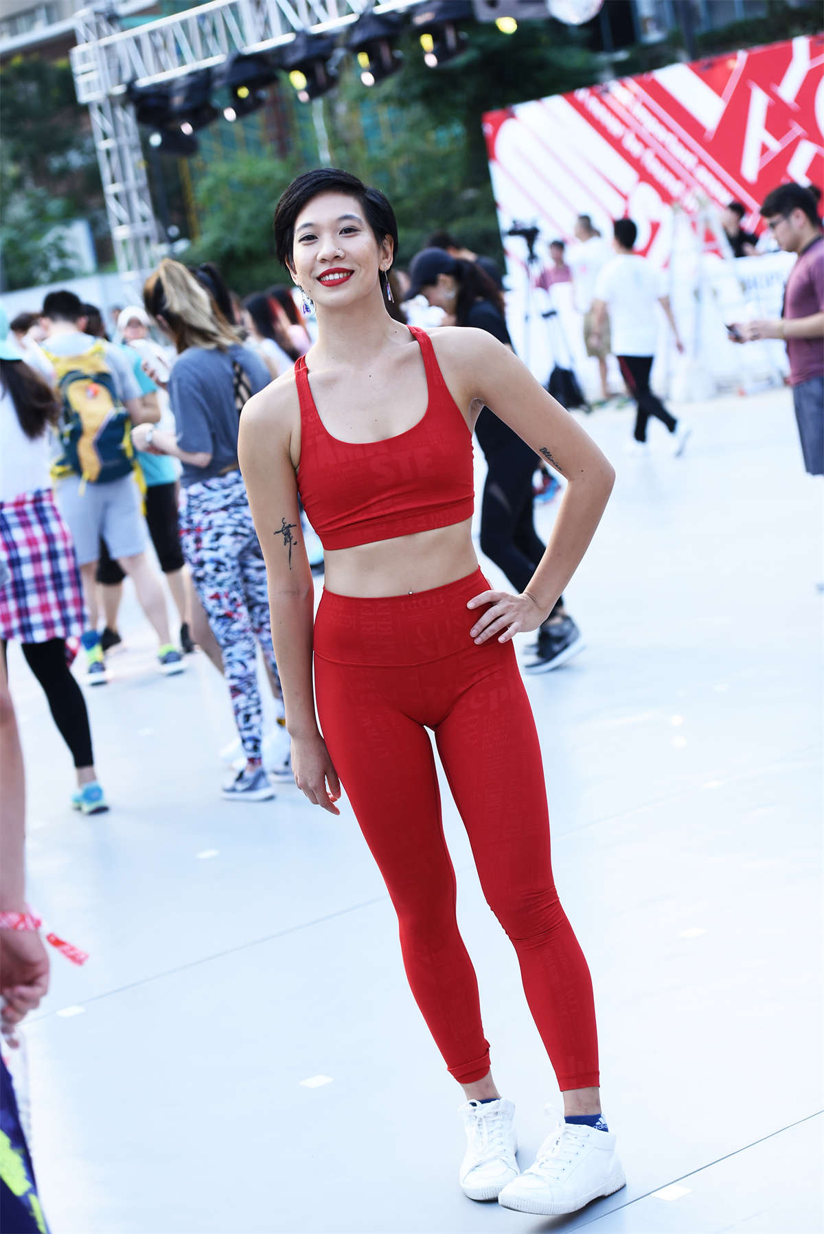 【咔喳赛贴】妖艳的红色-日更街拍