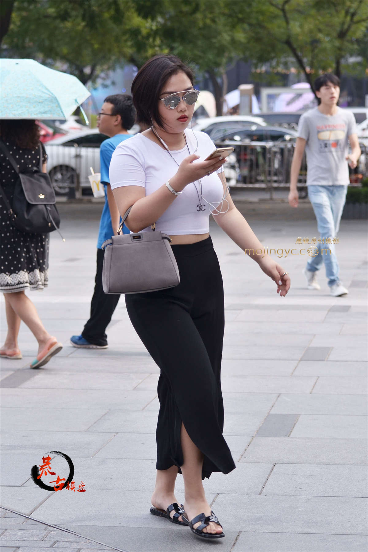 11-14 巨胸-日更街拍