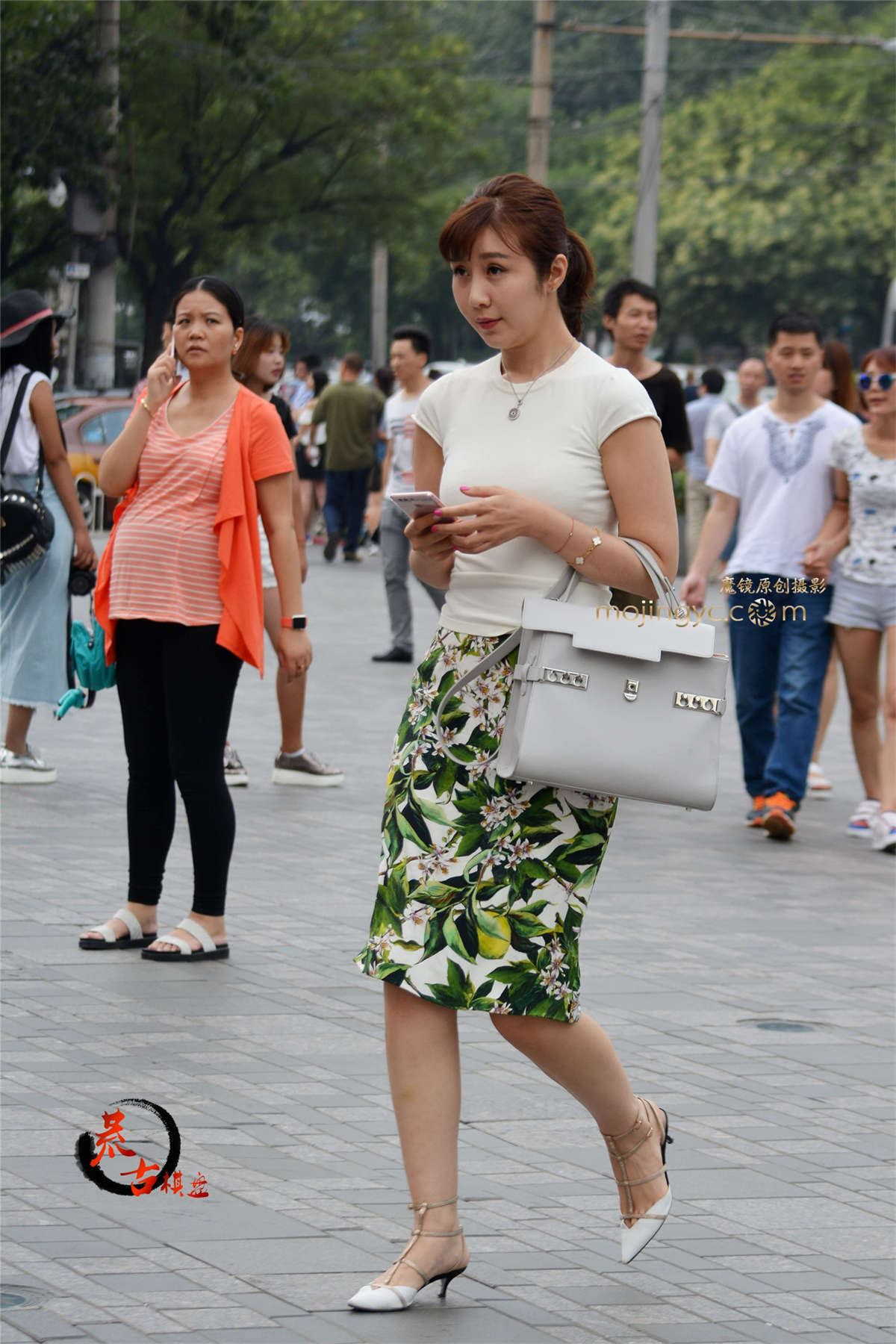 9-21 碎花包臀裙-日更街拍