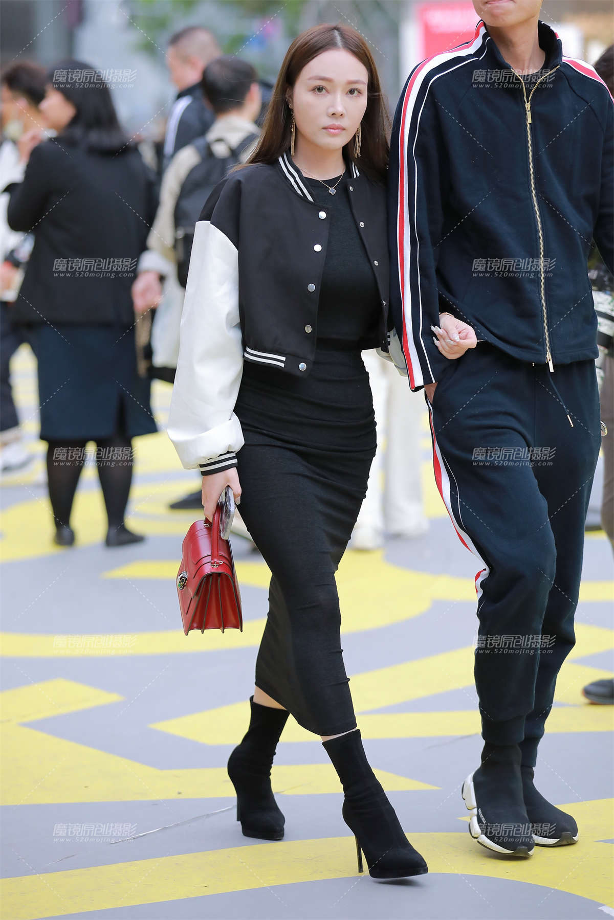 图片[2]-【玻璃街拍】性感包臀裙女友-日更街拍