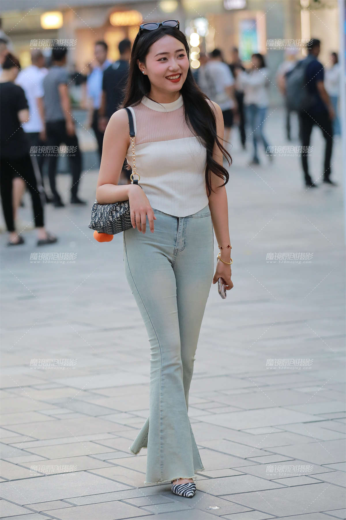 浅牛仔裤美女-日更街拍