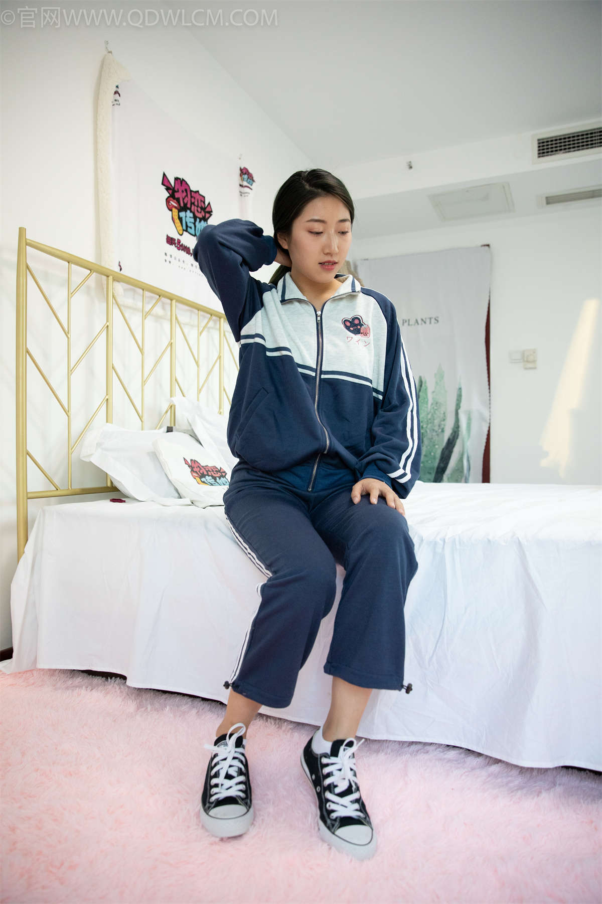 物恋传媒 NO.1057 雅梦-重回18岁-日更街拍