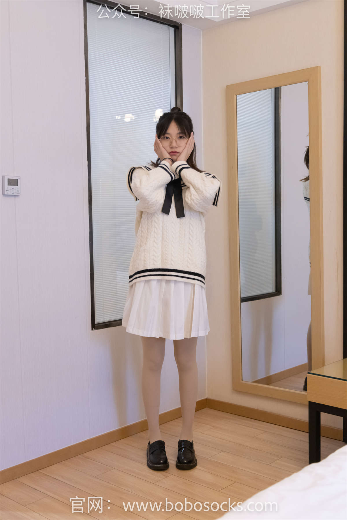 袜啵啵 No.117 小甜豆-黑皮鞋、厚肉丝 花絮版-日更街拍