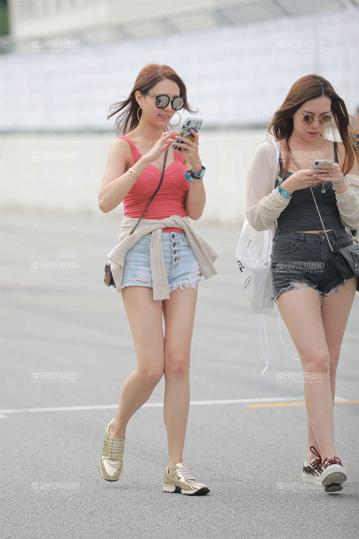 美腿如凝脂-日更街拍