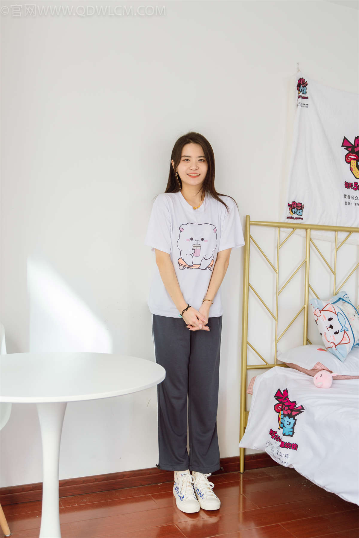 物恋传媒 NO.1000 然然-风里的相遇-日更街拍