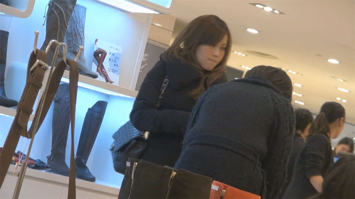 图片[2]-还是这个少妇漂亮，丝脚更美-日更街拍