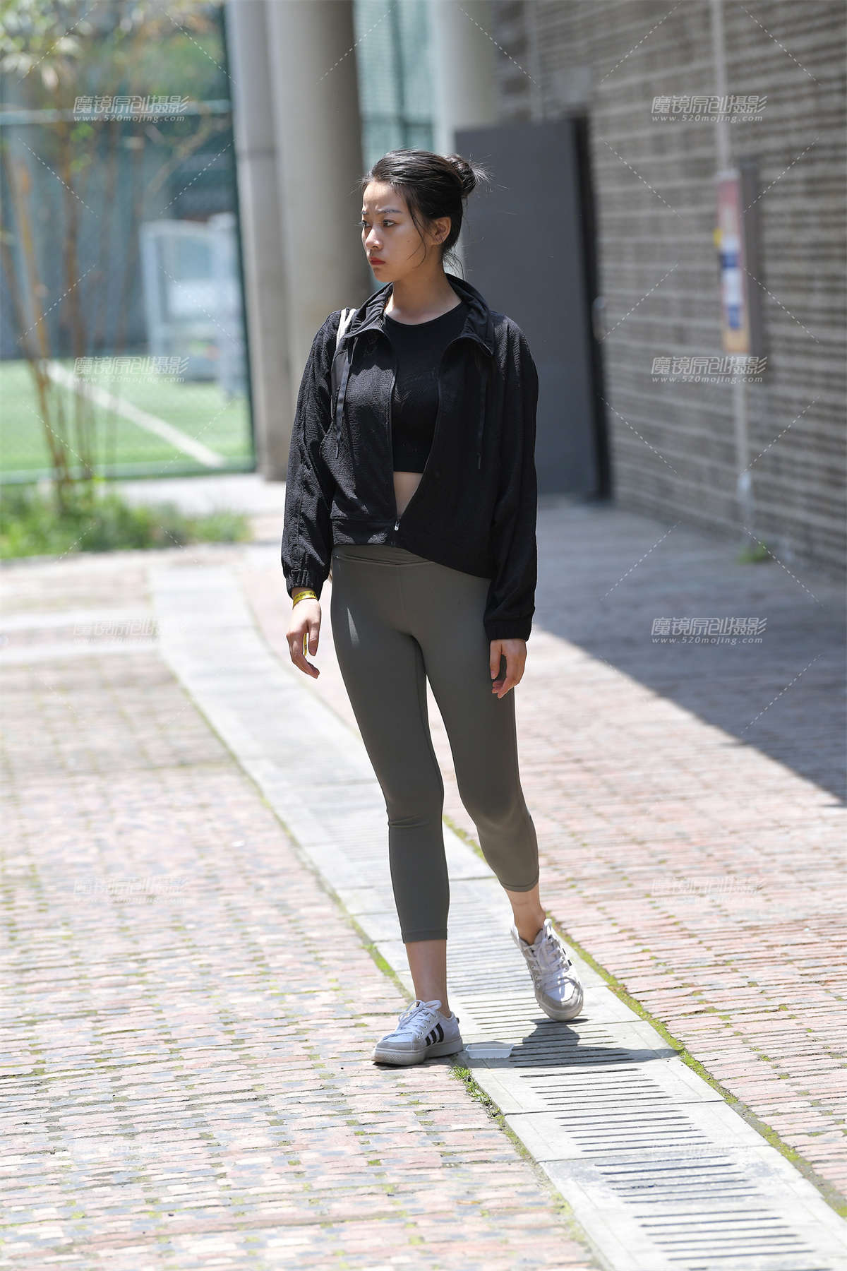 【视觉冲击赛贴】午休时间遇见的瑜伽裤美女-日更街拍