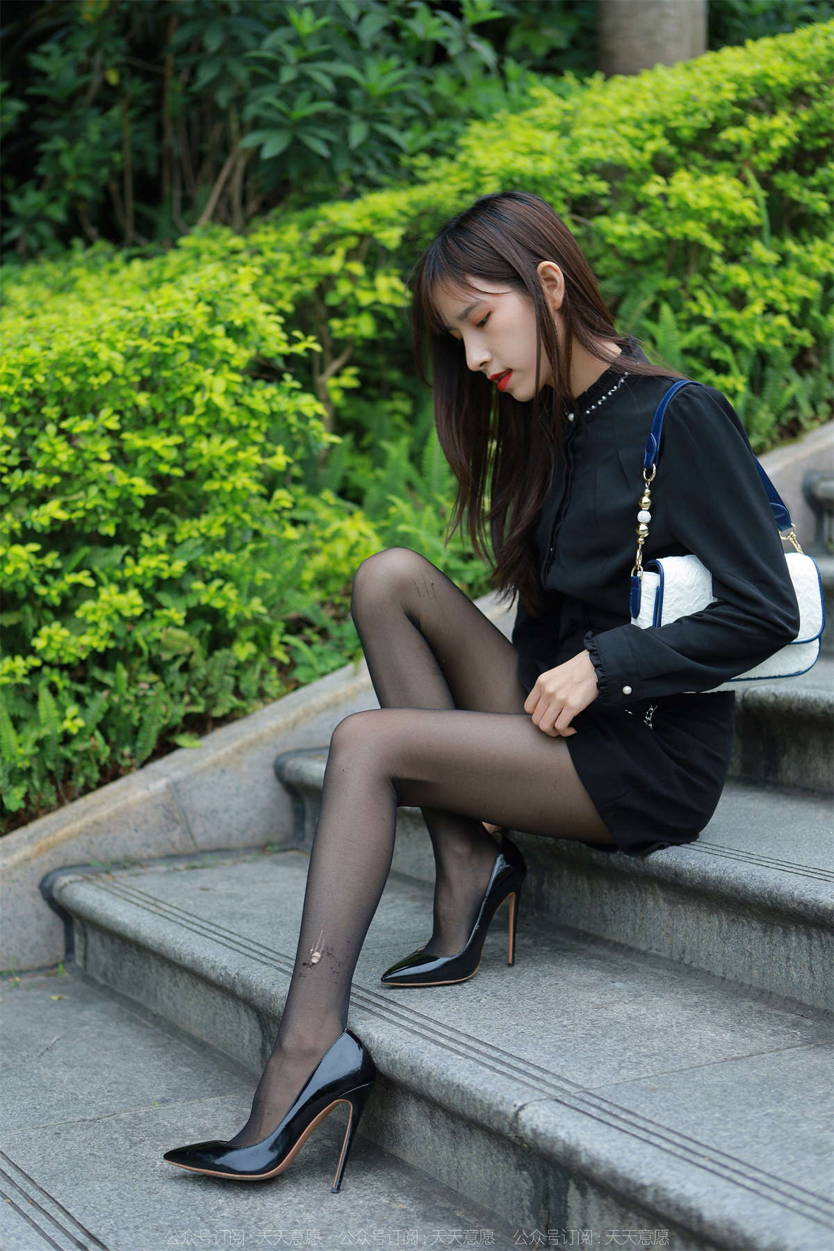 图片[2]-IESS异思趣向 2022.05.25 丝享家1098：美子 红唇黑丝-日更街拍