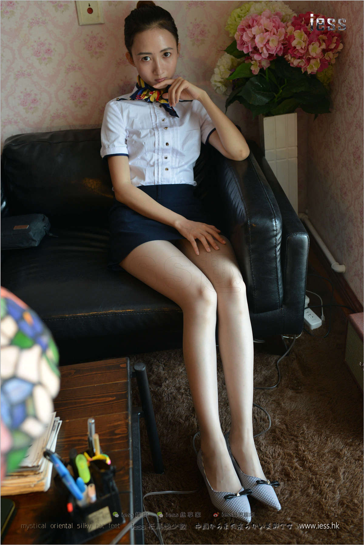 图片[2]-IESS异思趣向 丝足便当135期：穿平底鞋的灰丝OL 新模momo-日更街拍