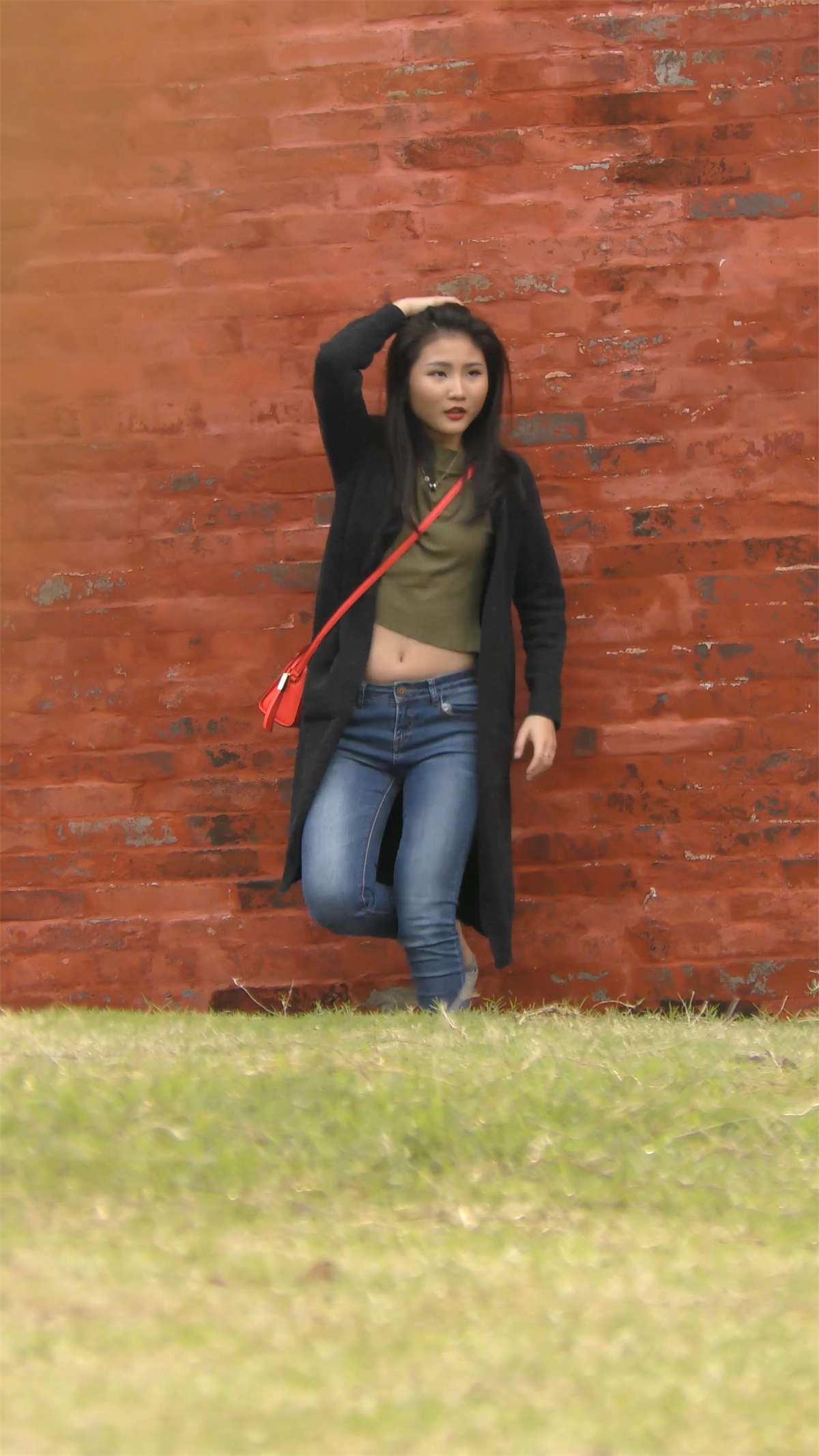性感的牛仔裤美女-日更街拍