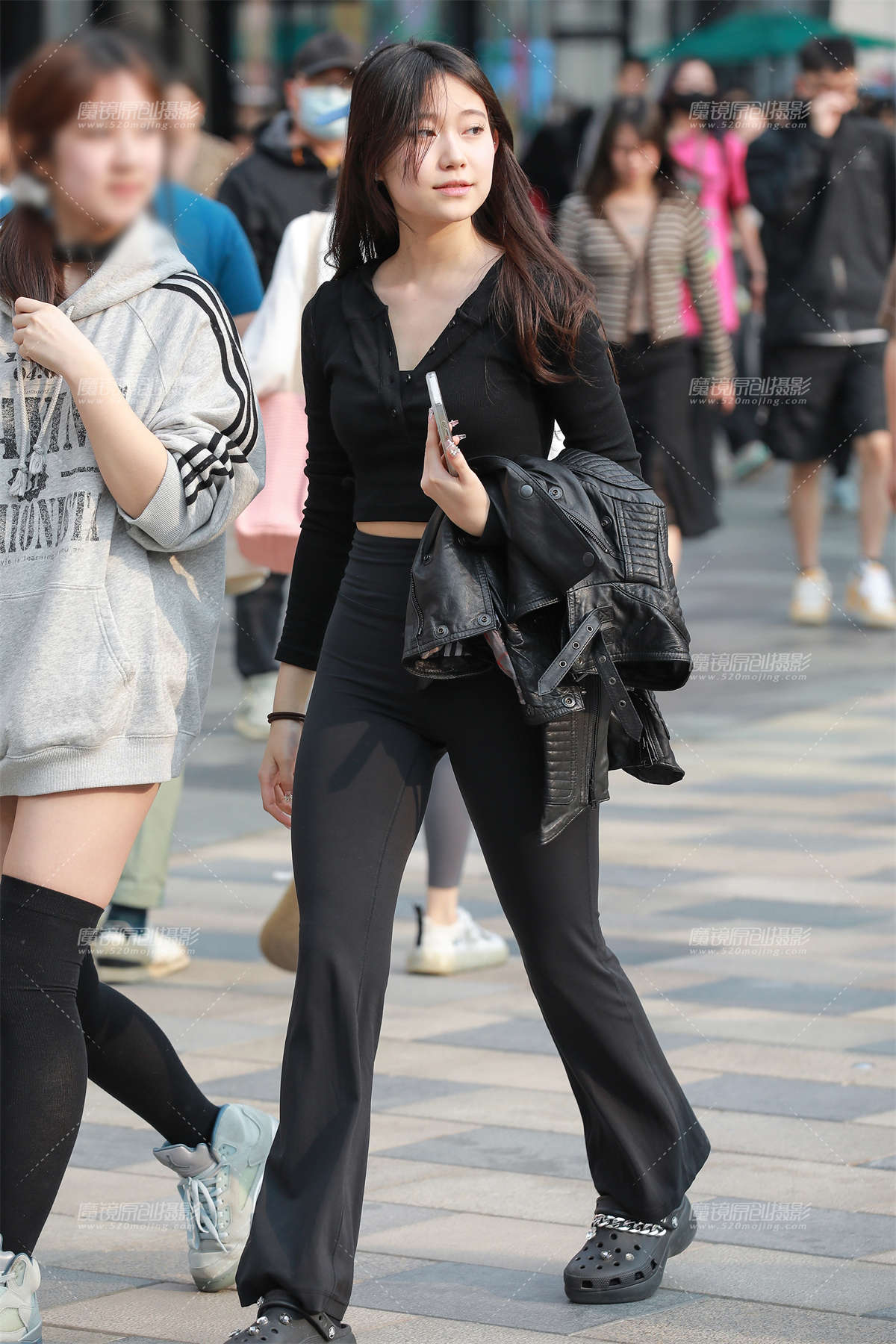 图片[2]-黑瑜伽裤美女-日更街拍