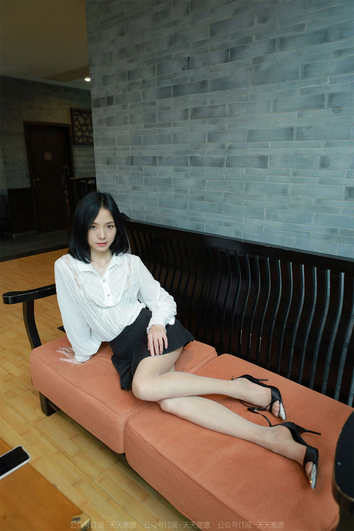 IESS异思趣向 2022.05.30 丝享家1103：小六 超短百褶裙-日更街拍