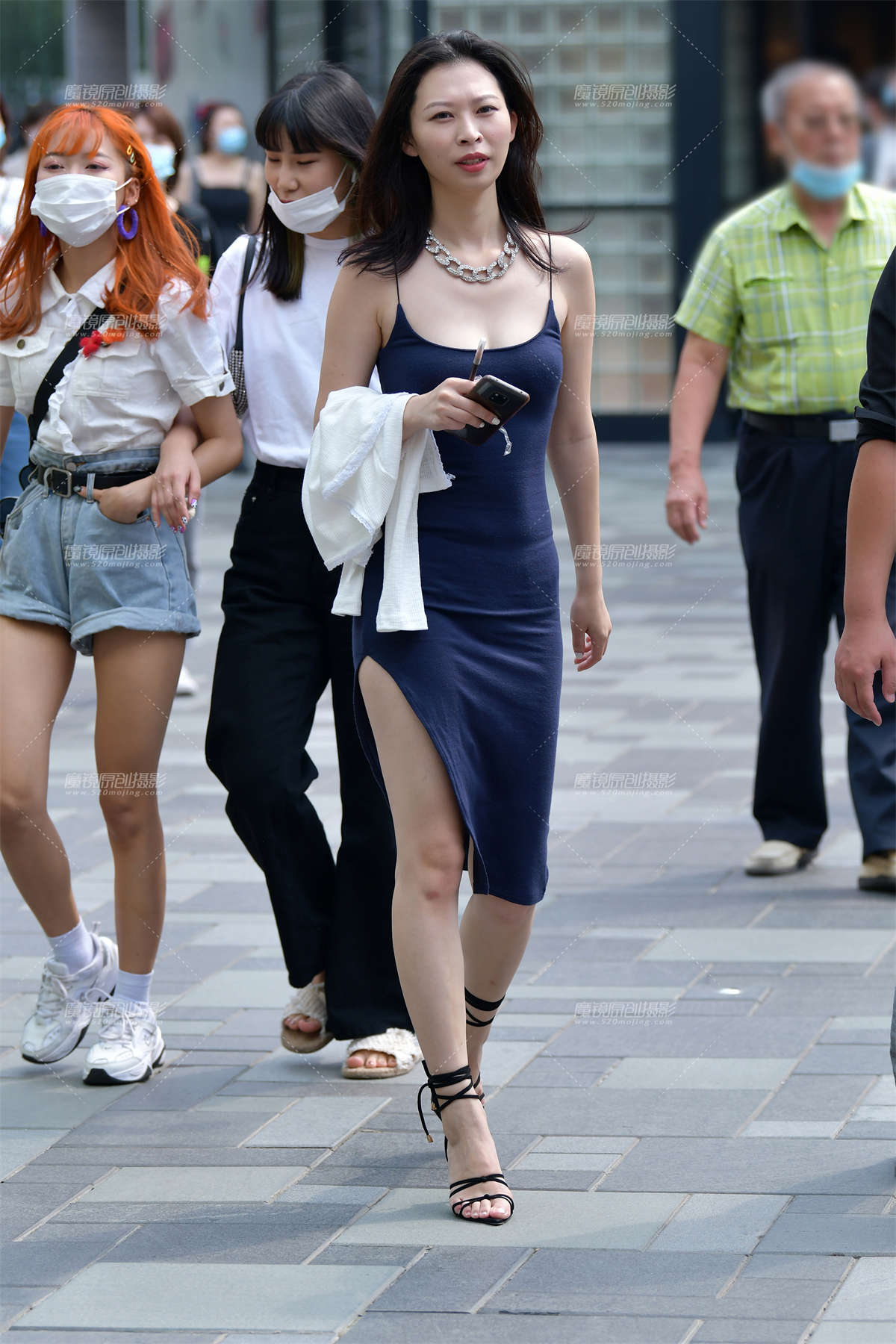 ★开叉长裙美女-日更街拍